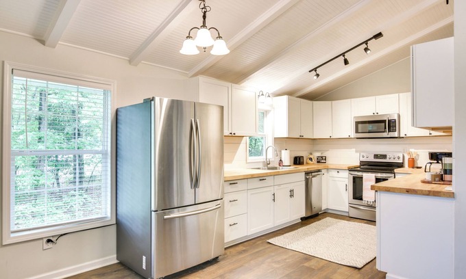 Ridgeway House | Lakefront Ridgeway Home w/Deck & Fire Pit!