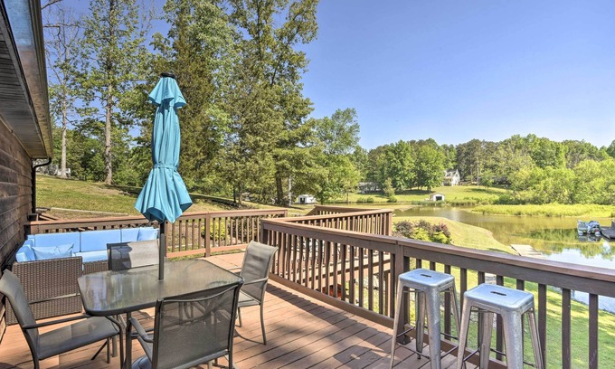Semora Cabin | Lakefront Semora Cabin with Dock & Furnished Deck