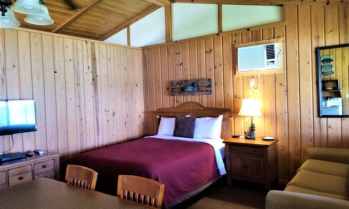 Ridgedale Cottage | Lakefront Shoreline Cabin w/On-Site Hot Tub and Dock to Enjoy!