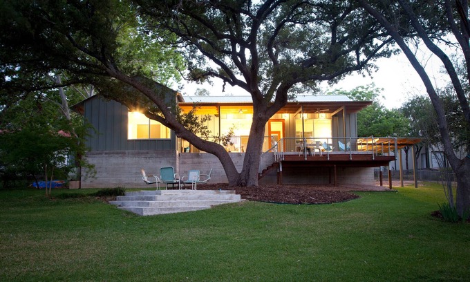 Kingsland House | Lakefront-Sleeps12-Pets OK-Boat Slip