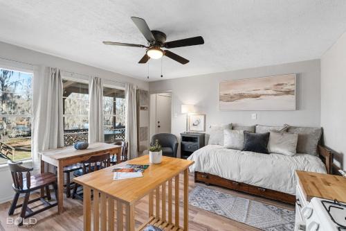 Uncertain House | Lakefront Southern Pearl With Kayaks & Canoes