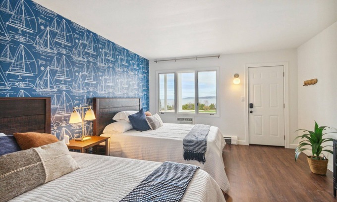 Petoskey Condo | Lakefront Sunset View Double Queen Suite