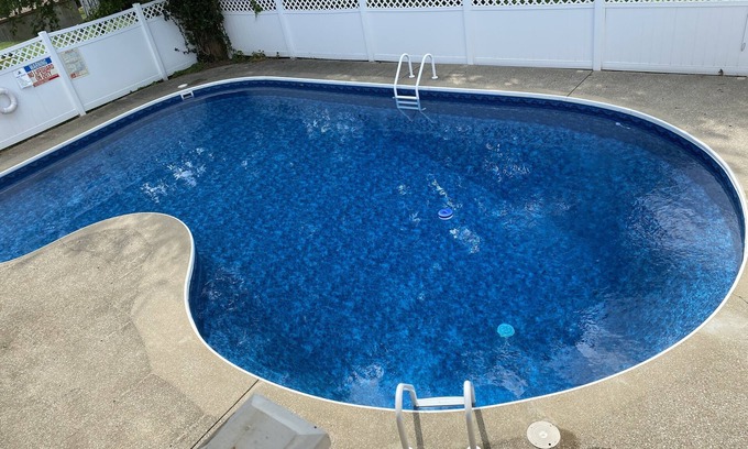 Gallatin House | Lakefront, Swimming pool family home minutes from downtown Nashville