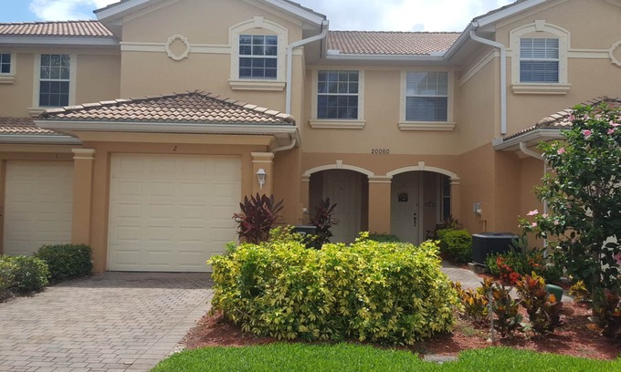 Estero House | Lakefront townhome near beach in Southwest Florida