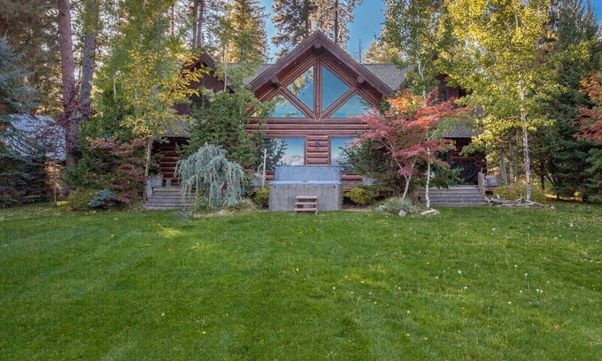 Sandpoint House | Lakefront true log home w/private hot tub, dock & heated floors