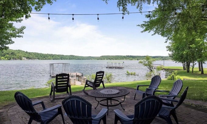 Crane Hill House | Lakefront view w/King bed/Fire pit/Ez swim entry