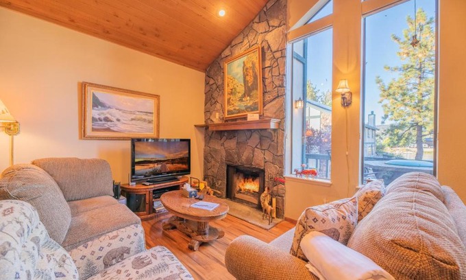 Big Bear Lake House | Lakefront Viking Oasis - Beautiful Viking Estates condo complex on the lake!