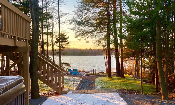Pocono Summit House | Lakefront w Sauna/Hot Tub/Boats/Beach/Firepit/Pool table,close to Kalahari & Ski