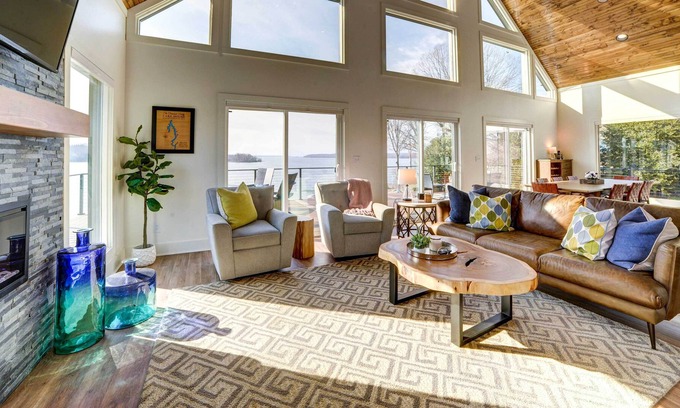 Waverly House | Lakefront Waverly Home: Deck, Fire Pit & Views!