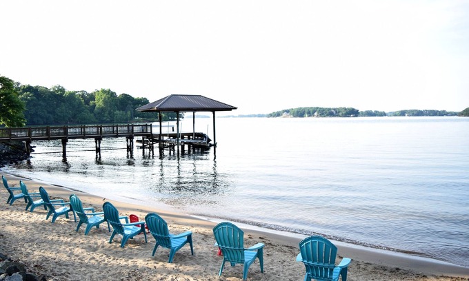 Huntersville House | Lakefront with Spectacular Views & Sandy "Kid Friendly" Beach in best location.