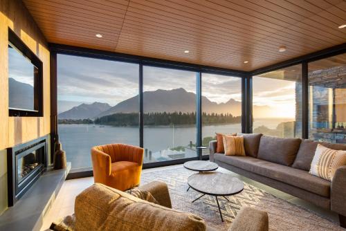 Queenstown Villa | Lakehouse 3- Free Parking- Walk To Town- Air Con