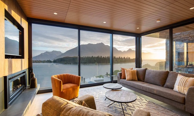 Queenstown Villa | Lakehouse 3 – Parking, Fireplace, Lake Views