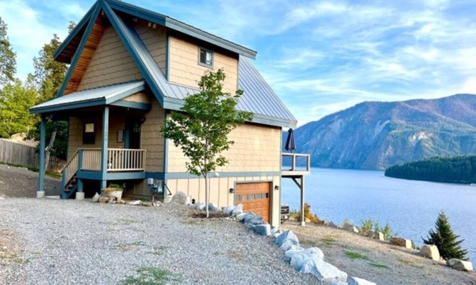 Bayview House | Lakehouse Couples Retreat