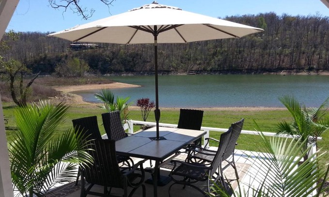 Rogers Apartment | Lakehouse has Spectacular View plus Easy Access!
