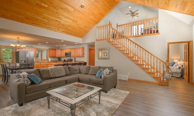 Fremont House | Lakehouse Luxury sleeps 10