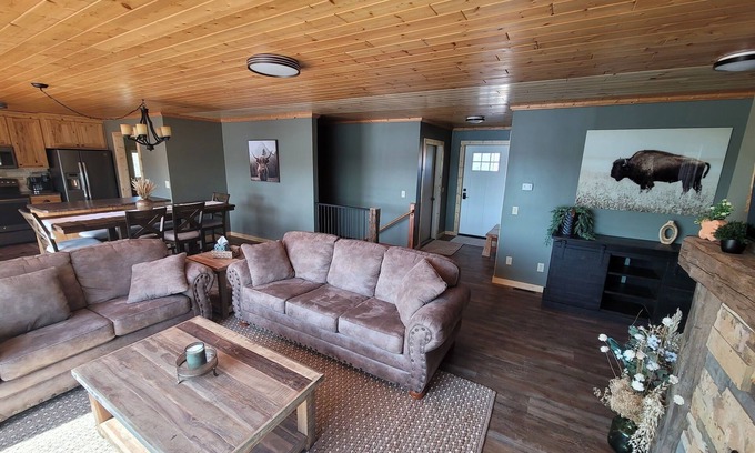Christmas House | Lakehouse near Pictured Rocks, with Hot Tub, walking distance to Casino & Bars!