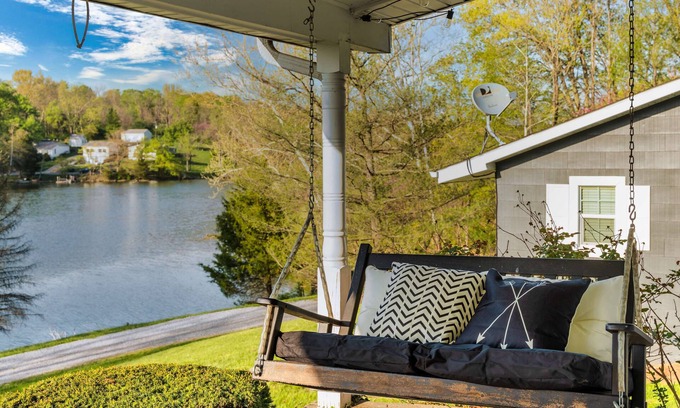 Crittenden House | Lakehouse: RELAX! Kayaks, Firepit, ARK!