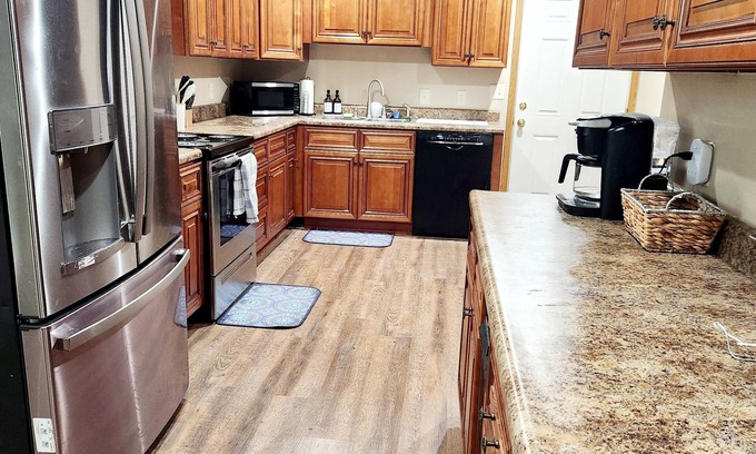 Sloans Valley House | LakeLife:4-bedroom house in charming Somerset with Hot tub overlooking the Lake!