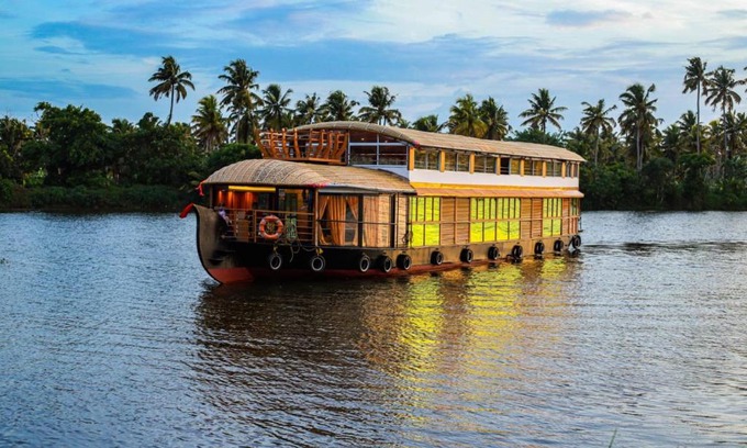 Erezha Boat Rental | Lakenest day cruise