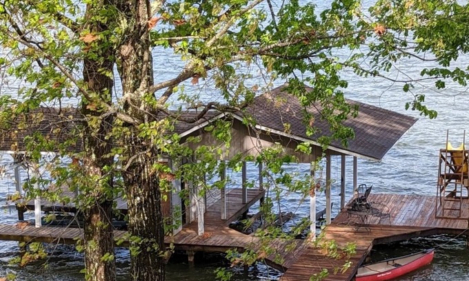 Cedar Bluff House | Laker's Acres: Stunning View, Sleeps 14, Very Private, Relaxing