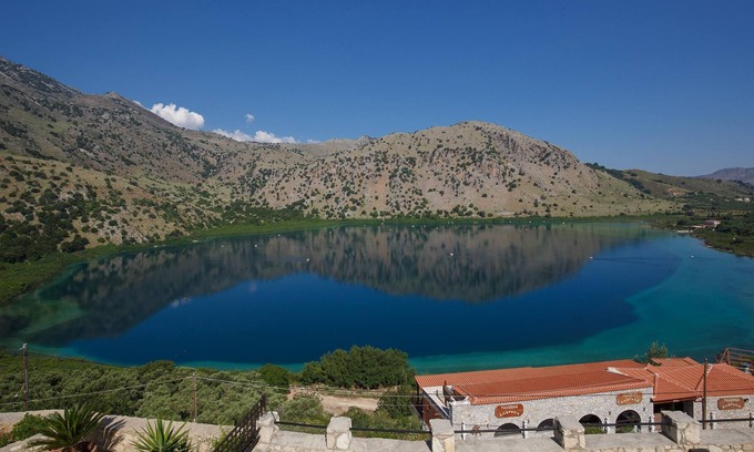 Kavallos Villa | Lakescape Villa in Kournas - AMAZING VIEW!