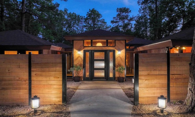 Brookeland House | Lakeshore Lodge - Waterfront at Lake Sam Rayburn