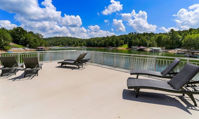 Blairsville Cabin | Lakeshore Manor-Stately Luxurious Lakefront Mountain Home, Hot Tub, Pool Table