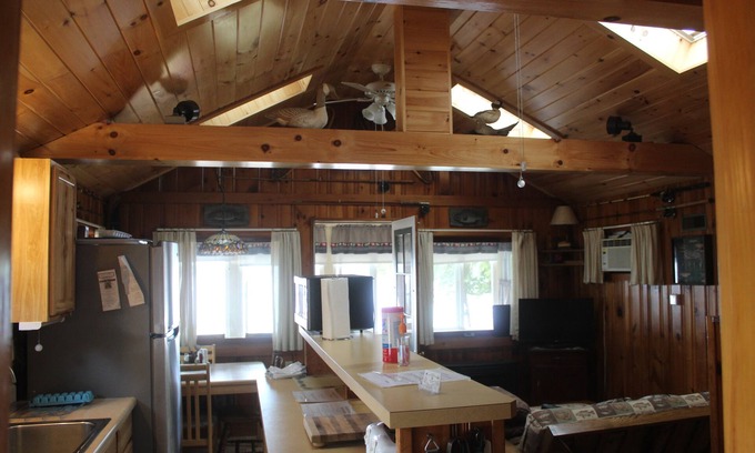 Naples Cottage | Lakeside 2-bedroom w/AC sleeps 5. Quiet Beach in lovely Naples.