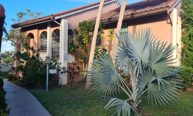 Gulf Gate Estates Condo | Lakeside Apartment in Sarasota, Los Lagos' Jewel 2/2 Mediterranean Luxury Look