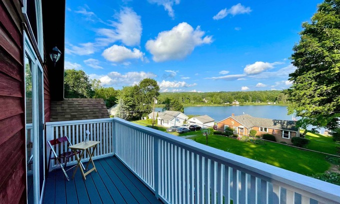 Lanesborough House | Lakeside Berkshires Home Near Hiking & Skiing!