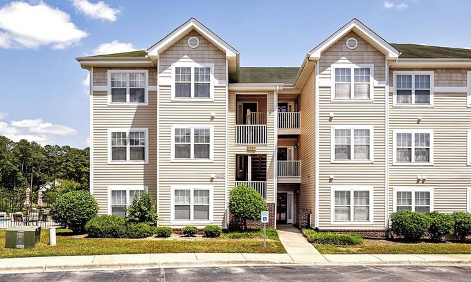 Westover Condo | Lakeside Bliss – 3BR Condo with Stunning Views