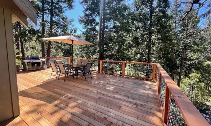 Arnold Cabin | Lakeside BLS Retreat near Big Trees & Bear Valley