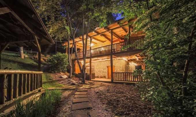 Mars Hill House | Lakeside Cabin - 2 Fireplaces-Hot Tub~Sauna~Games