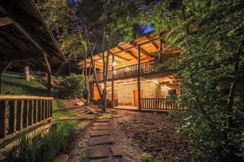 Mars Hill House | Lakeside Cabin - 2 Fireplaces-Hot Tub-Game Room