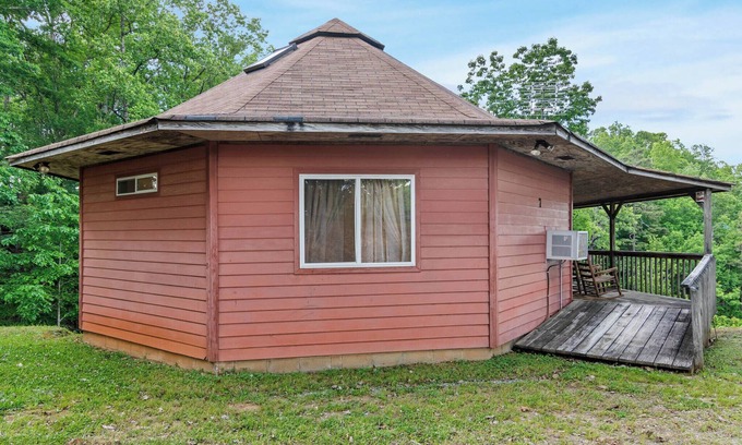 Ellijay Cabin | Lakeside Cabin #7 at Carters Lake Marina, includes a boat slip at the marina