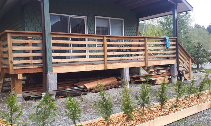 Lake Cowichan Hotel | Lakeside Cabin - Beaver Lake Resort - Pet friendly - Airbnb Legal!