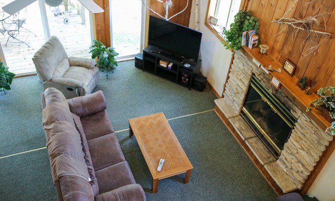 Tomah House | Lakeside cabin with Hot Tub and full kitchen! Sleeps up to 12 people.