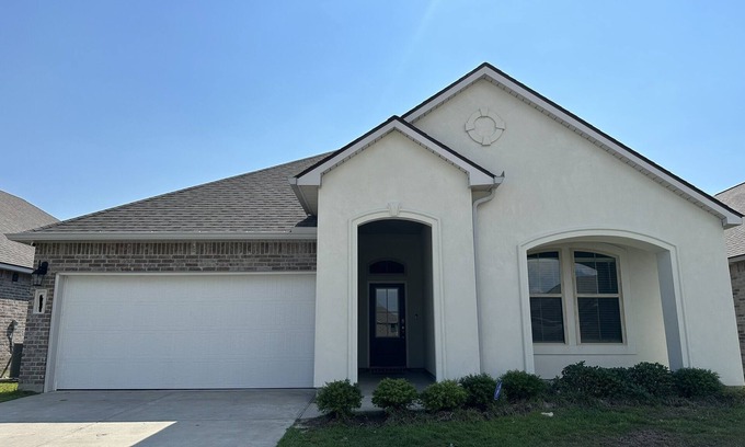 Slidell House | Lakeside Calm living, 25 mins from NEW ORLEANS