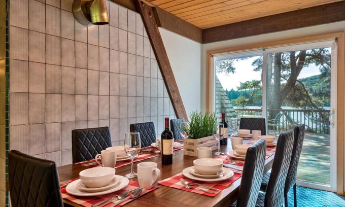 Lakeside House | Lakeside chalet
