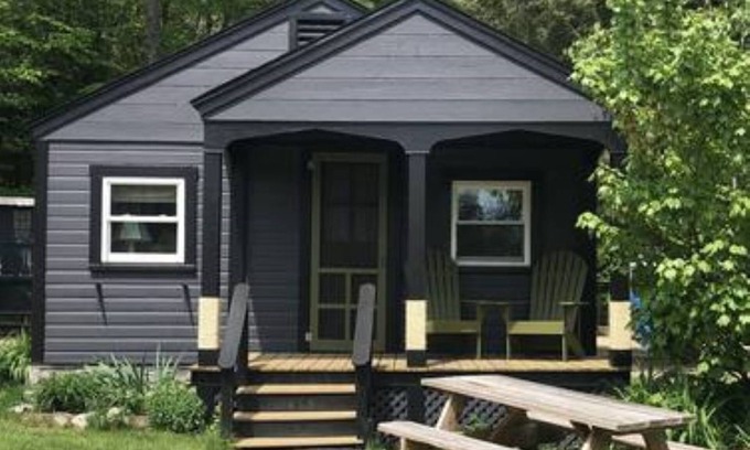 Holderness Cottage | Lakeside Cottage with Kitchen
