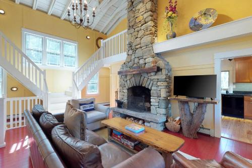 Ludlow House | Lakeside Elegance
