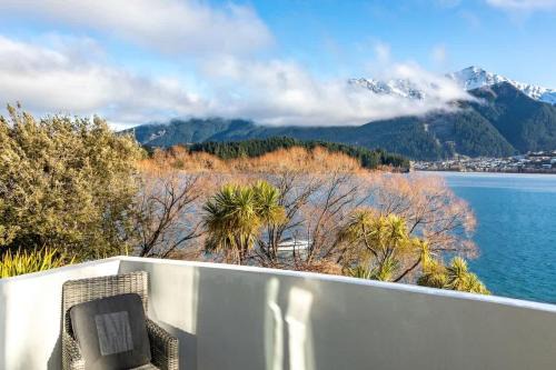 Kelvin Heights House | Lakeside Escape