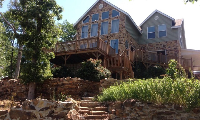Blocker House | Lakeside Family Gathering