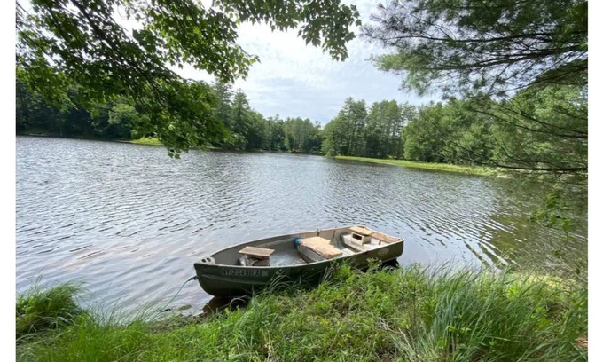 Yulan House | Lakeside Farmhouse on 41 Acres