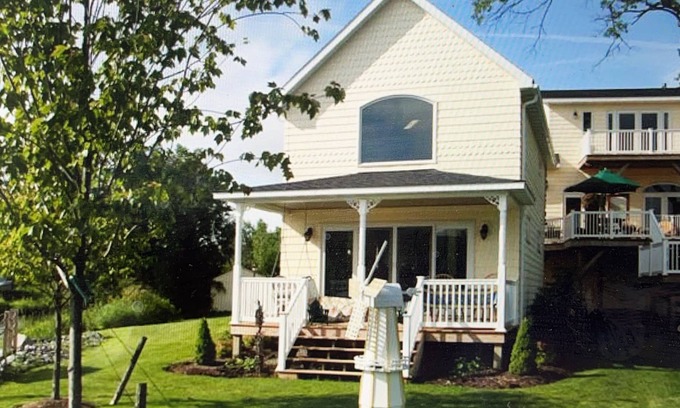 De Ruyter Cottage | Lakeside Guest Cottage w/2 Kayaks Sleeps 4 on a 410' Private Peninsula