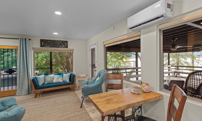 Shreveport Apartment | Lakeside Haven with private deck & waterfront access.
