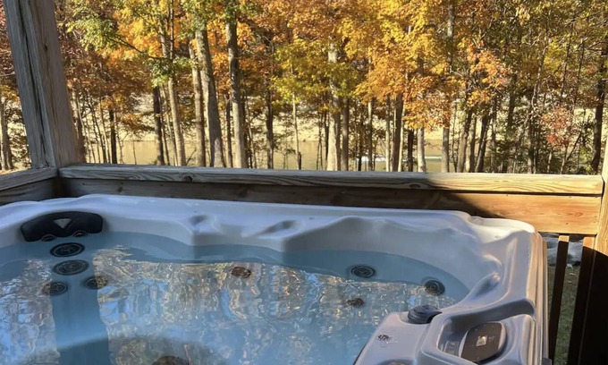 Sloans Valley House | Lakeside Hideaway I - newly renovated lakefront with hot tub/walk to boat ramp