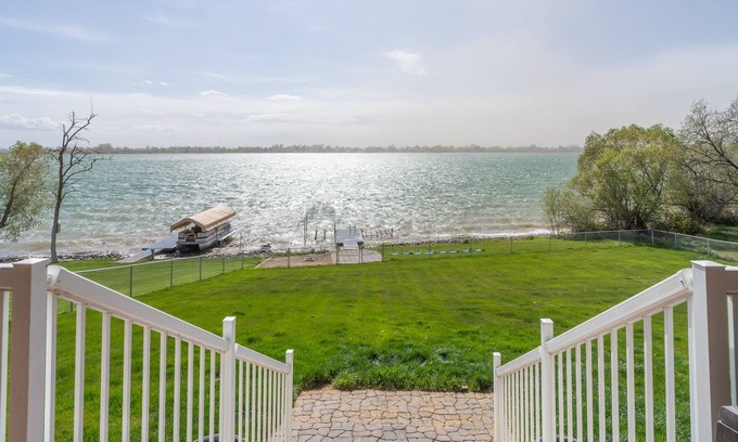 Cascade Valley House | Lakeside home w/dock, gamerooms, fenced yard