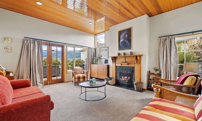 Frankton House | Lakeside Indulgence on Wilmot