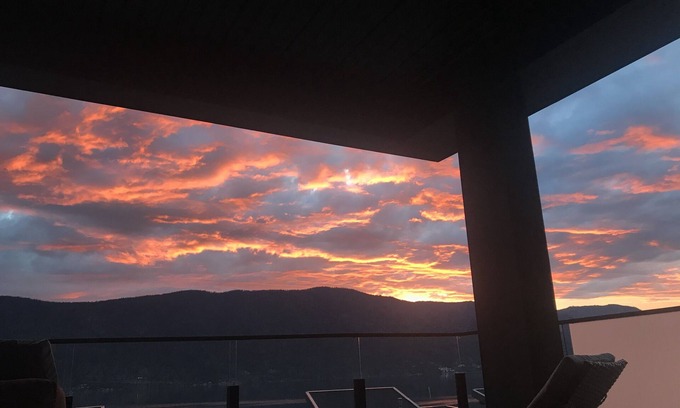 McKinley Condo | Lakeside/Lakeview 2 Bed/2 Ba, hot tub, pool, walk to beach, 2 HUGE view decks